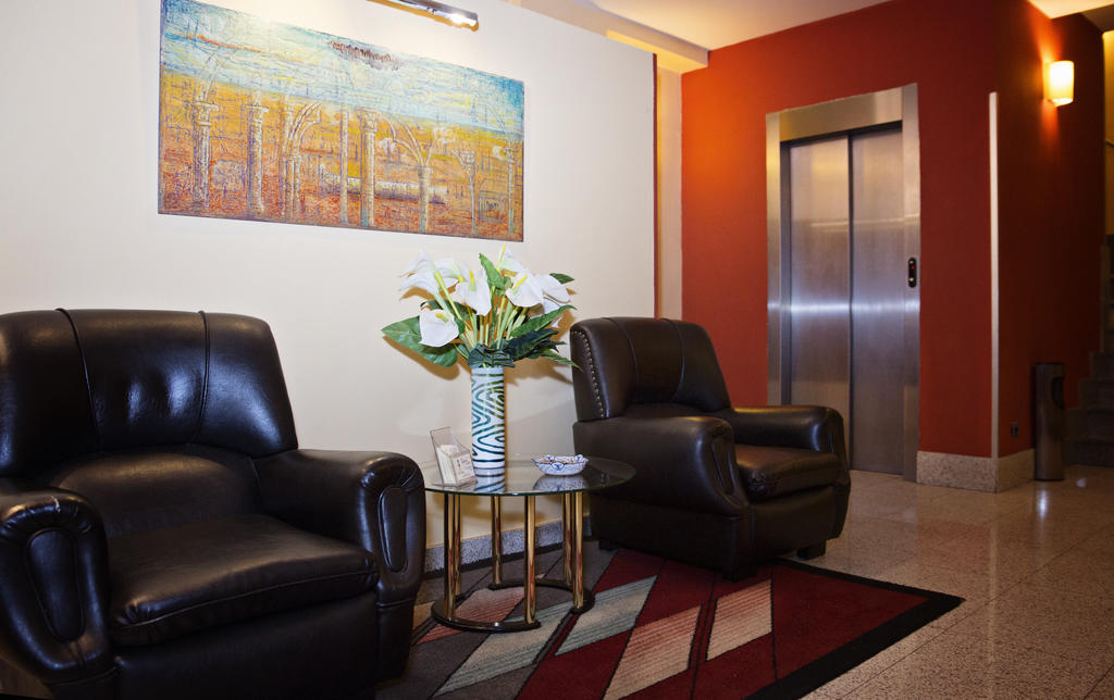 לאון Hostal Guzman El Bueno By Gaiarooms מראה חיצוני תמונה